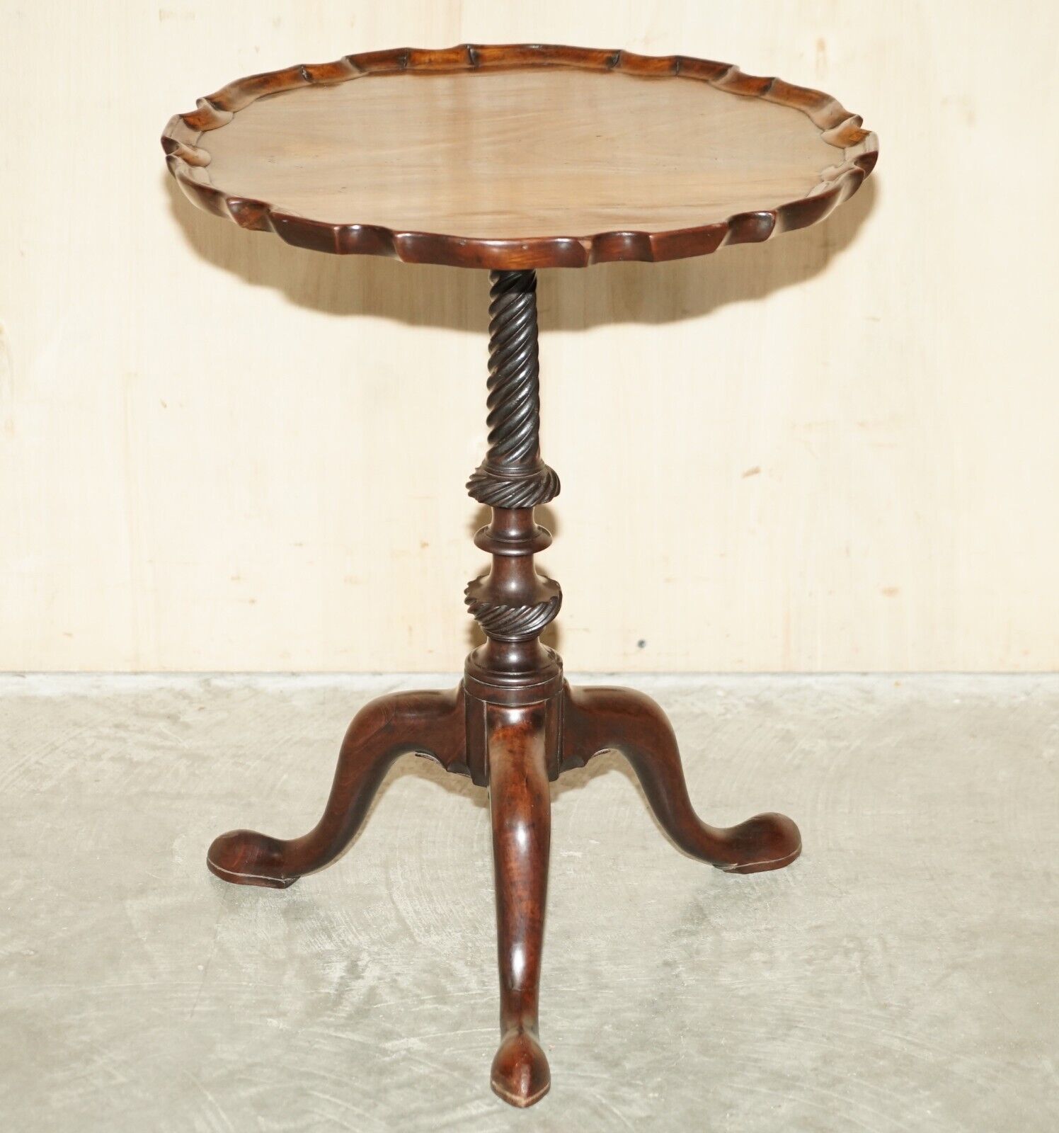 Exquisite Cir 1860 Antique Flamed Mahogany Pie Crust Side End Lamp Tripod Table photo furniture