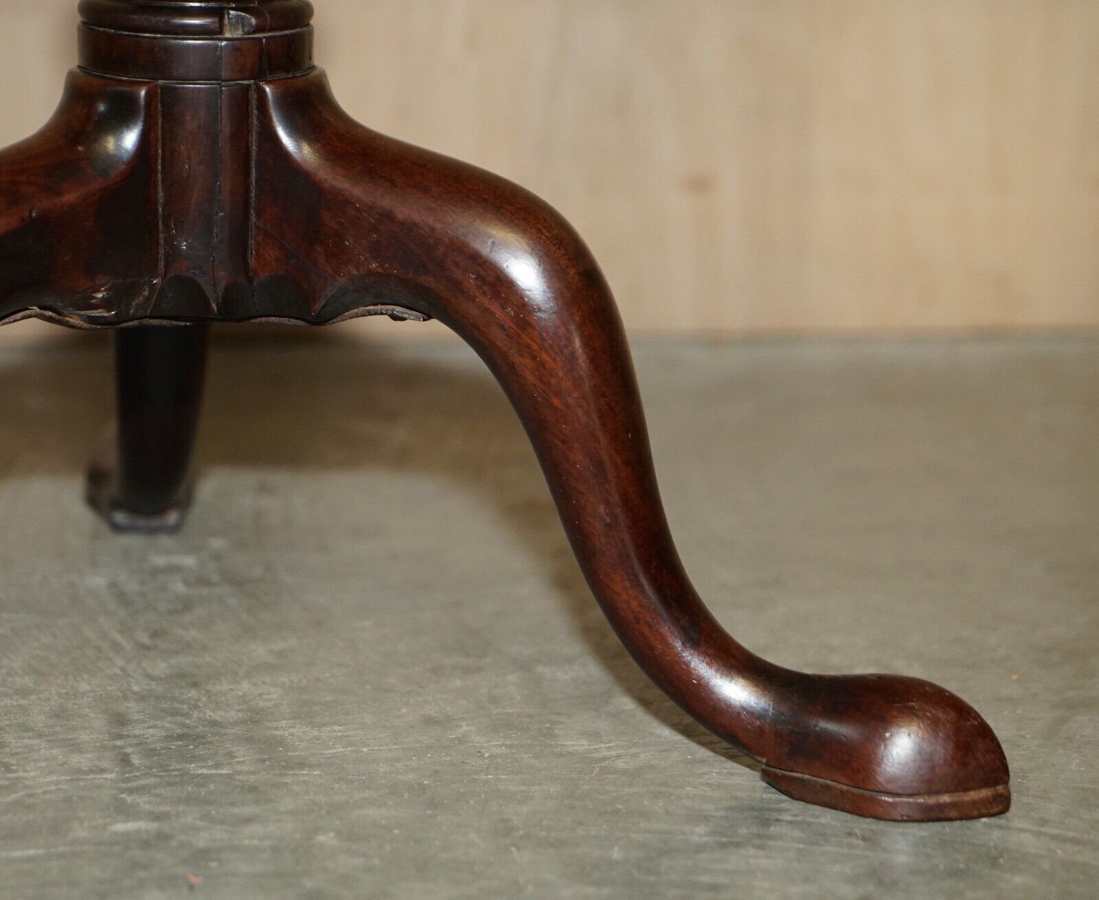 photo furniture Exquisite Cir 1860 Antique Flamed Mahogany Pie Crust Side End Lamp Tripod Table