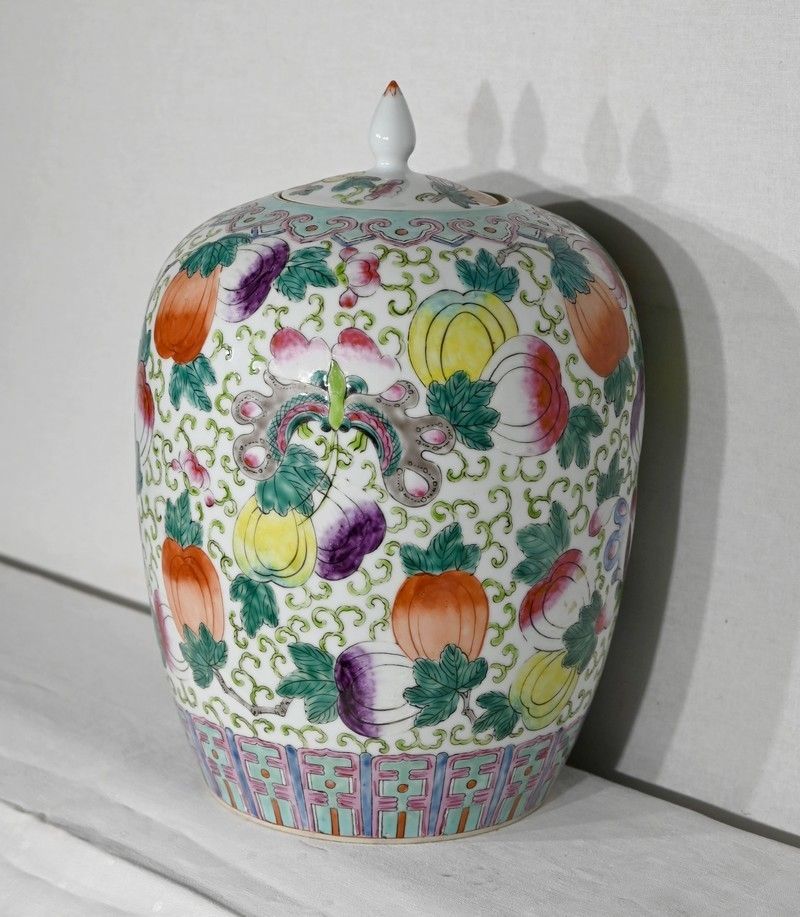 Important Chinese Porcelain Lidded Vase   Early 20th Century photo for sale