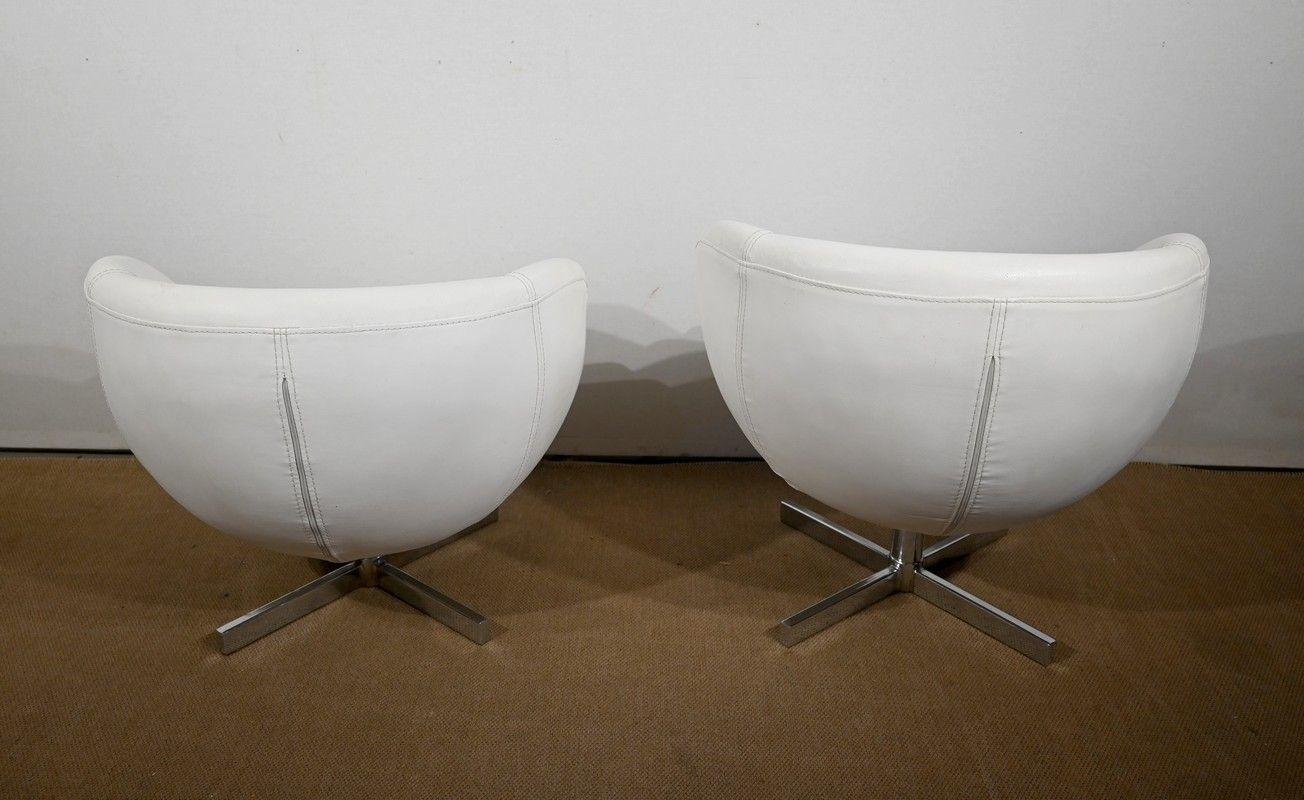 photo vintage Pair Of Faux Leather Ball Armchairs, 1970s