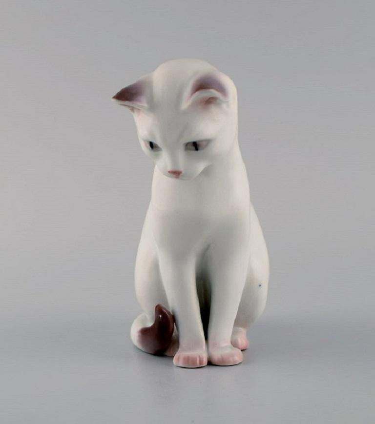 B & G / Bing & Grondahl Porcelain Figure, Sitting Cat, Number 2476 photo furniture