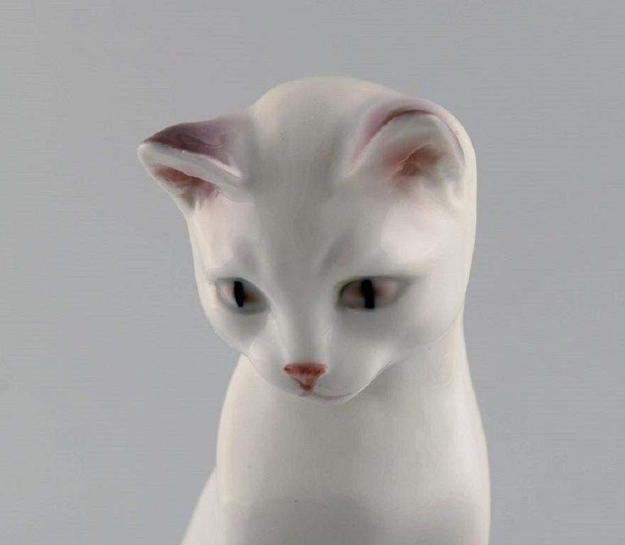 B & G / Bing & Grondahl Porcelain Figure, Sitting Cat, Number 2476 photo Art