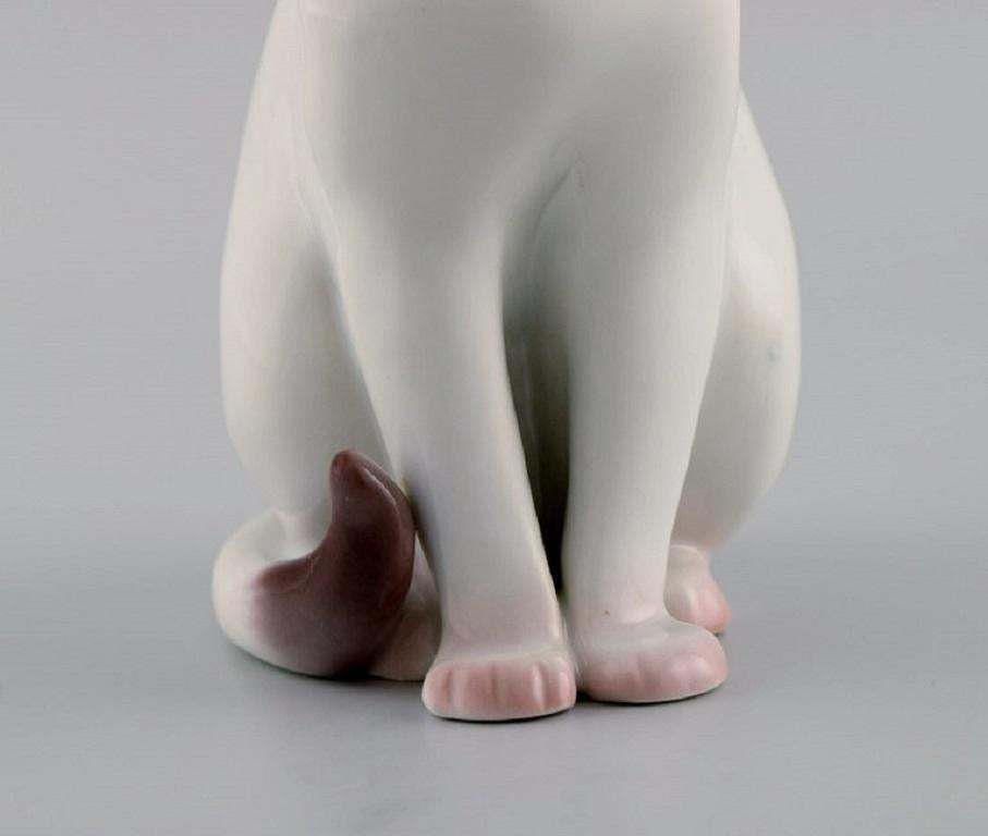 B & G / Bing & Grondahl Porcelain Figure, Sitting Cat, Number 2476 photo 167.0