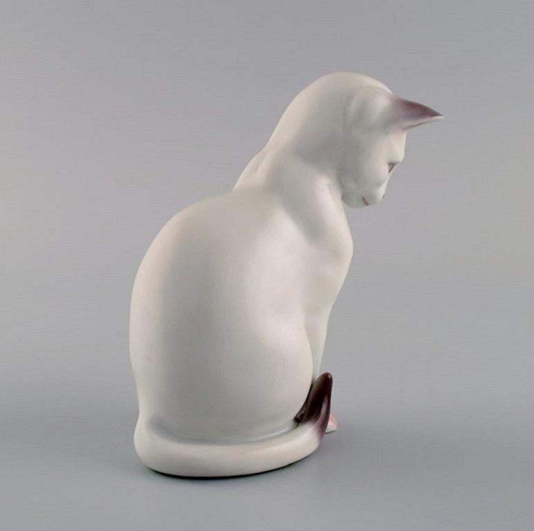 B & G / Bing & Grondahl Porcelain Figure, Sitting Cat, Number 2476 photo vinterior