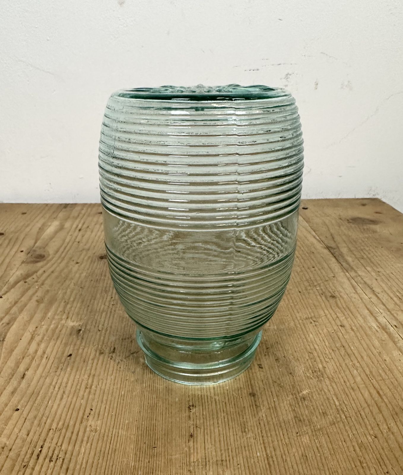 photo vinterior Industrial Bakelite Pendant Light With Ribbed Glass, 1970s