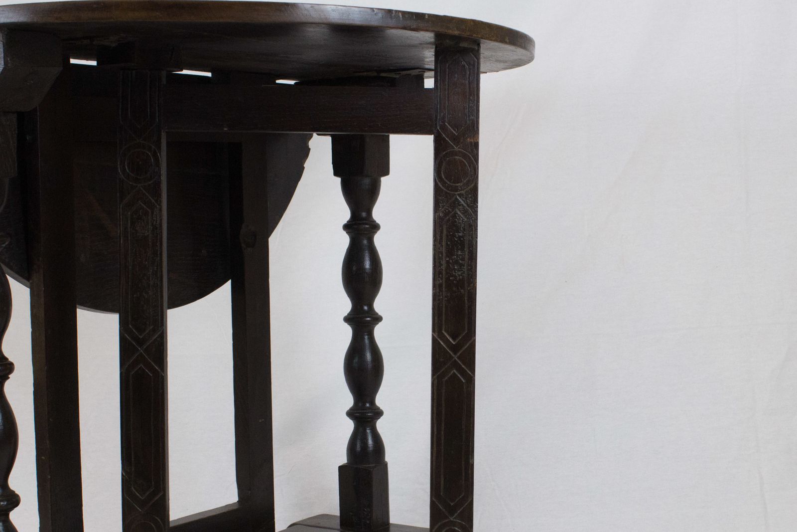 Early 18th Century Oak Small Gate Leg Table photo for sale