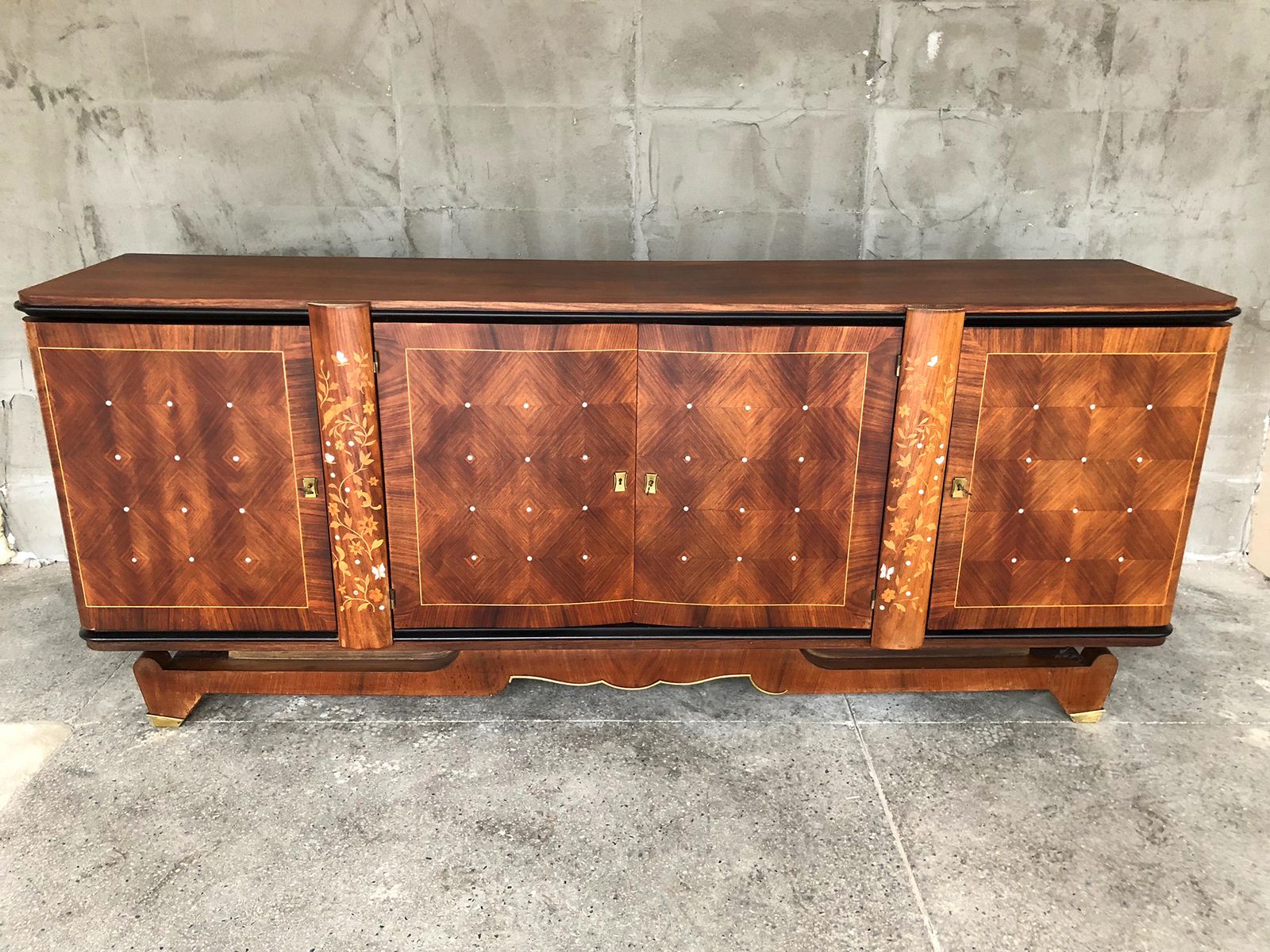 photo vintage Exceptional French Art Deco Palisander Marquetry Sideboard Of Jules And Andre Leleu With Inlaid Of Mother Of Pearl