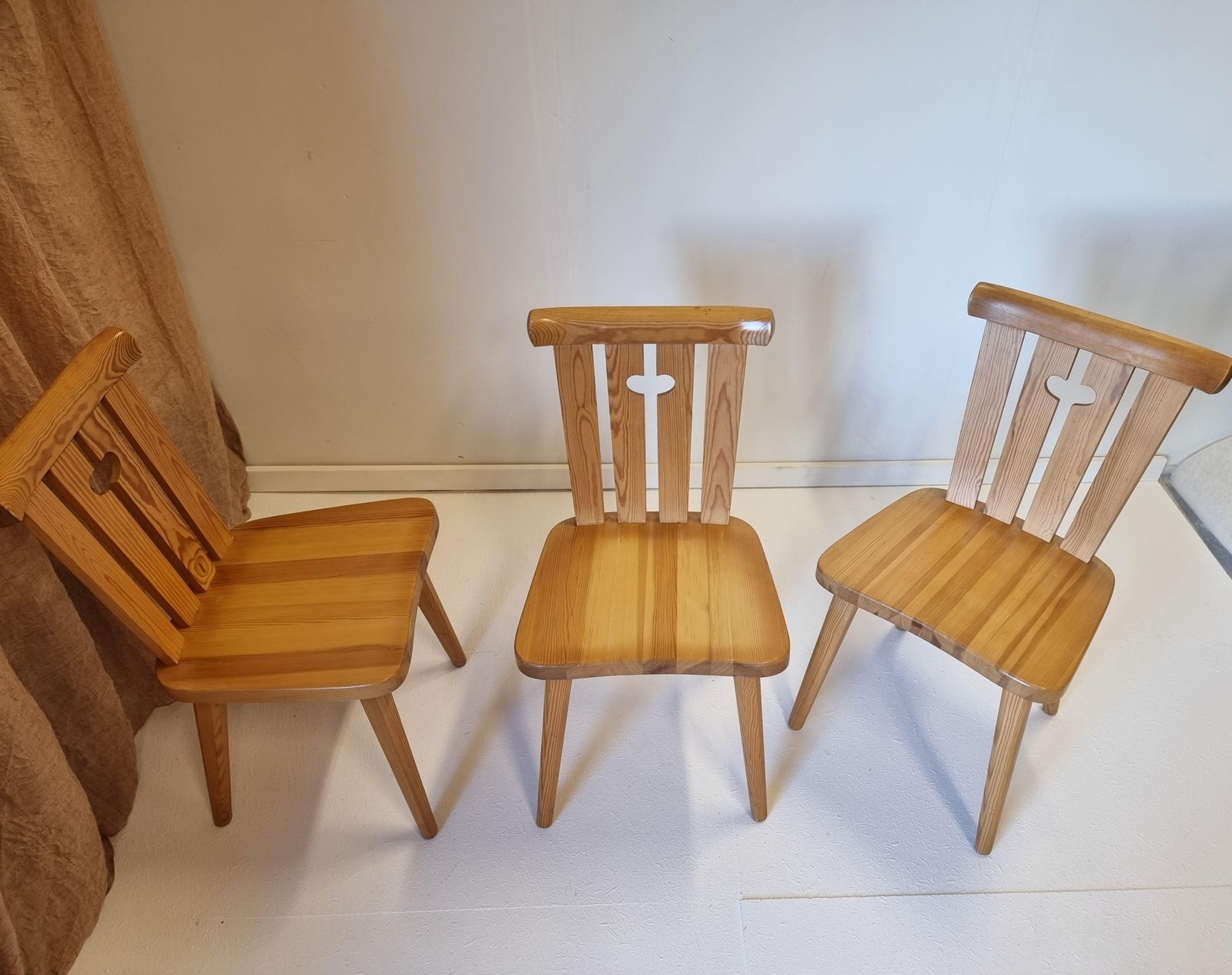 Göran Malmvall, Set '8' With Pine Chairs, Sportstugemöbler / Scandinavian Modern photo vinterior