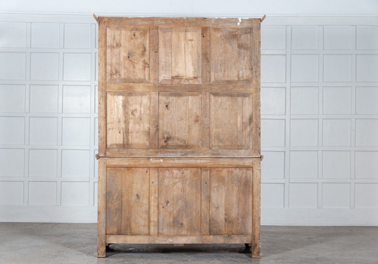 photo vintage Large Regency English Estate Made Pine Housekeepers Cupboard