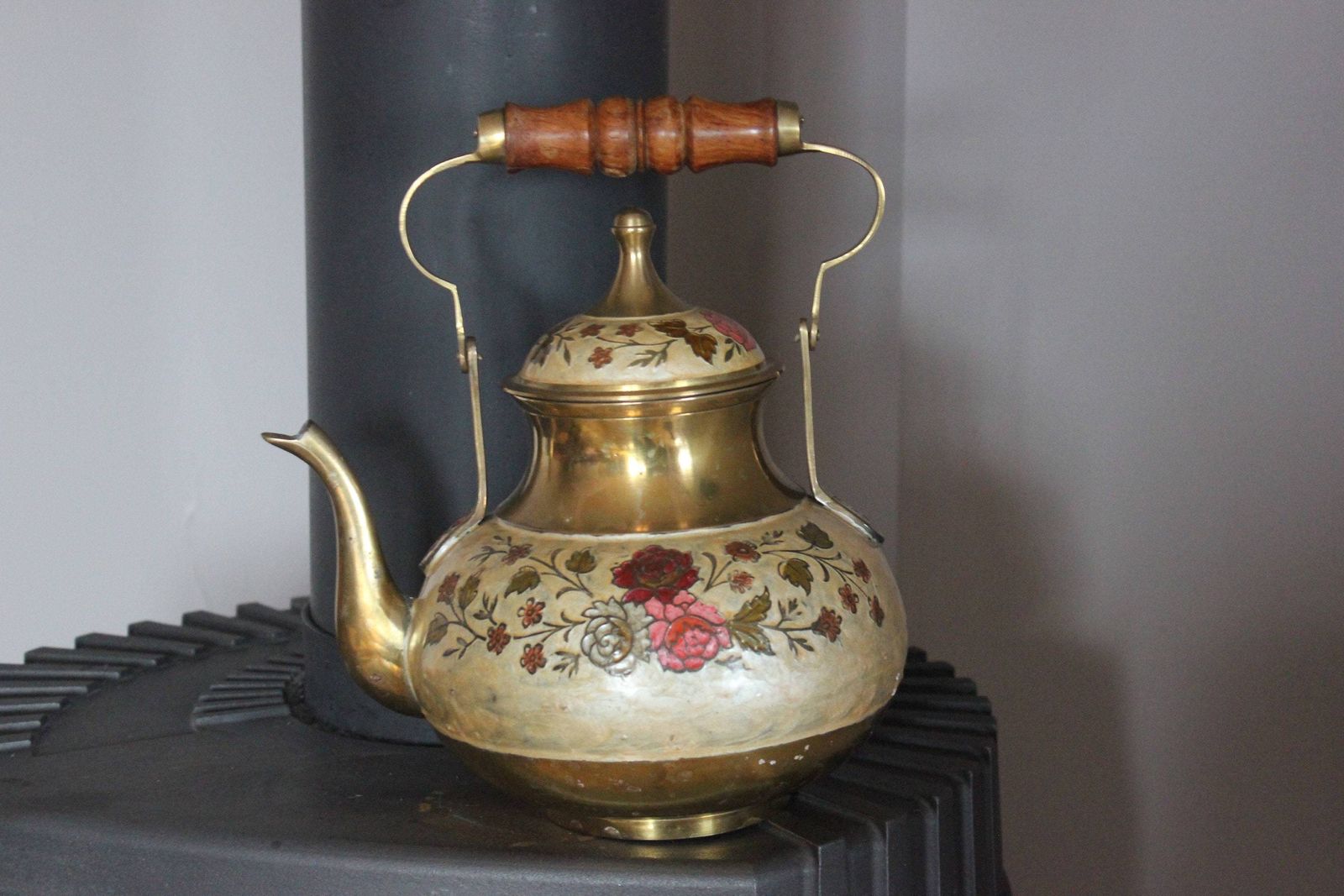 Unique Enamel Brass Teapot, Vintage Kettle With Beautiful Ornate Flowers Classic Shape Rustic Kitchen Decoration photo furniture
