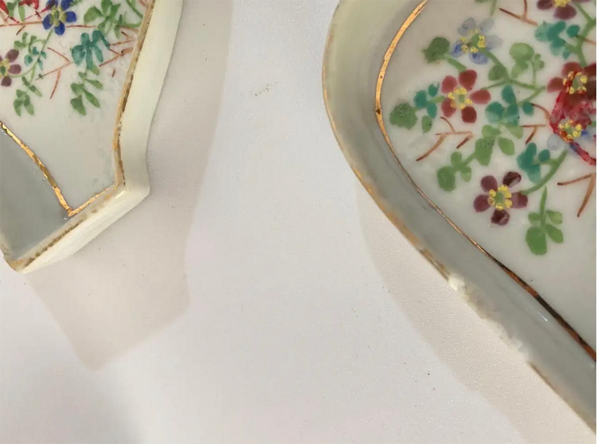 photo furniture Set Of Small Porcelain Serving Bowls, In Wooden Box, China, 19th Century