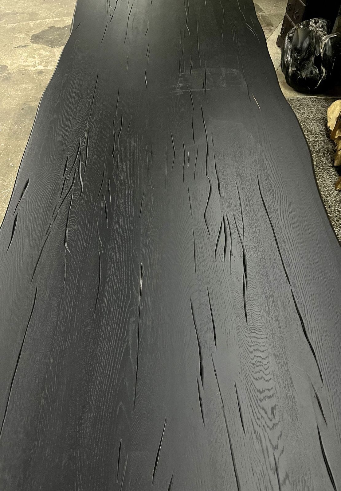 photo vinterior Contemporary Black Oakwood Live Edge Dining Table With Glass Feet, Austria 2022