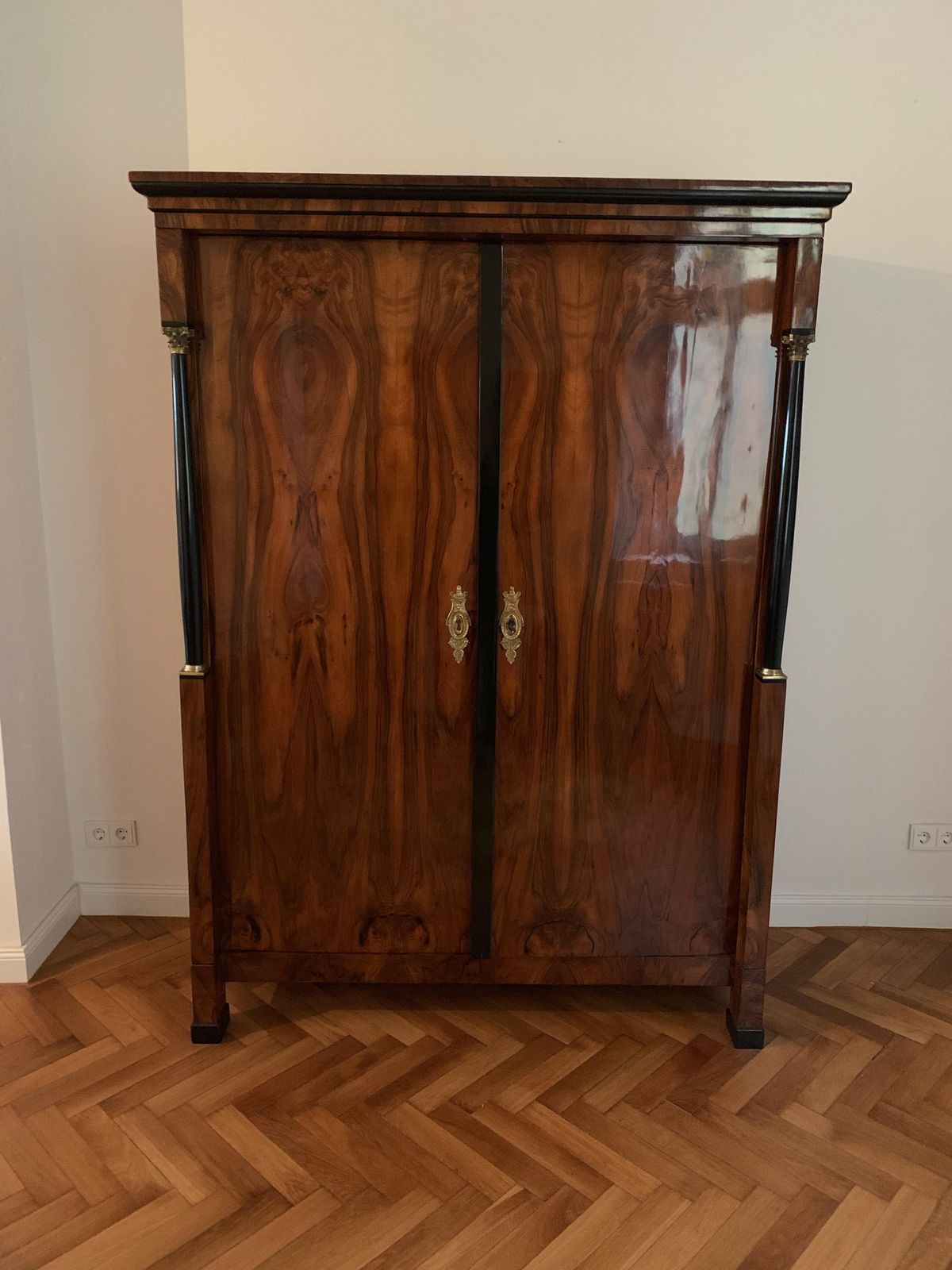 Neoclassical Empire Armoire, Walnut Veneer, Brass, Austria/Vienna, Circa 1810 15