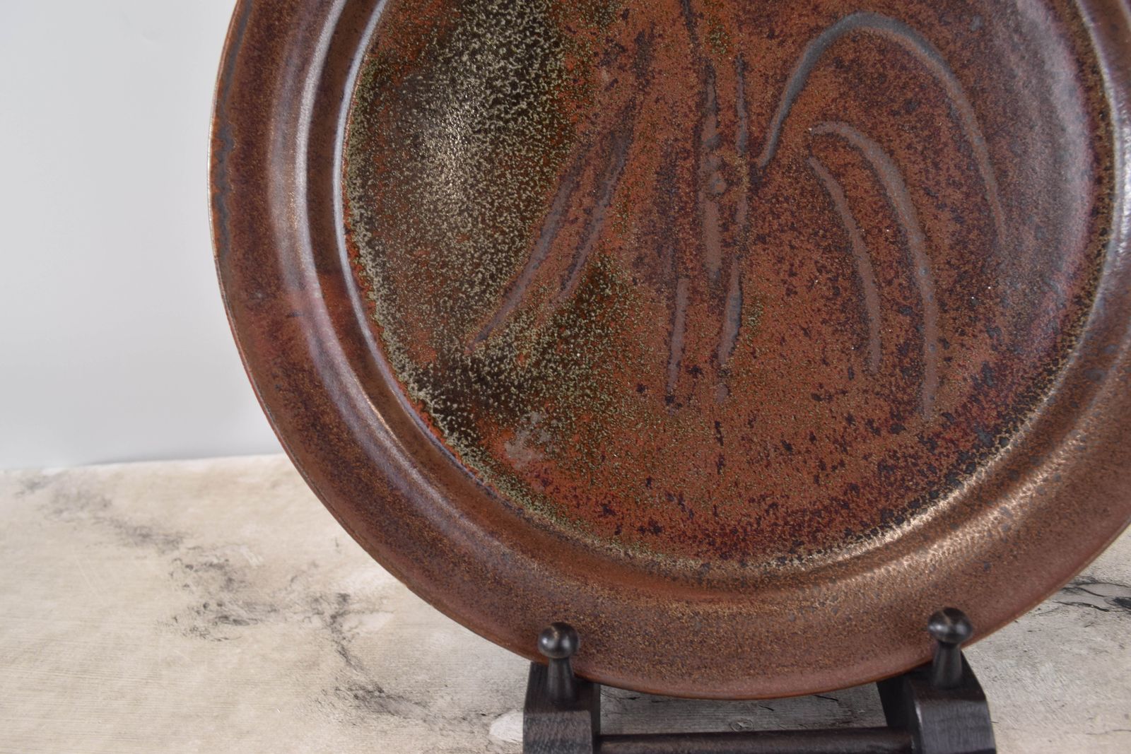 Studio Pottery; Iron Glaze Charger With Finger Wipe Decoration. photo vinterior