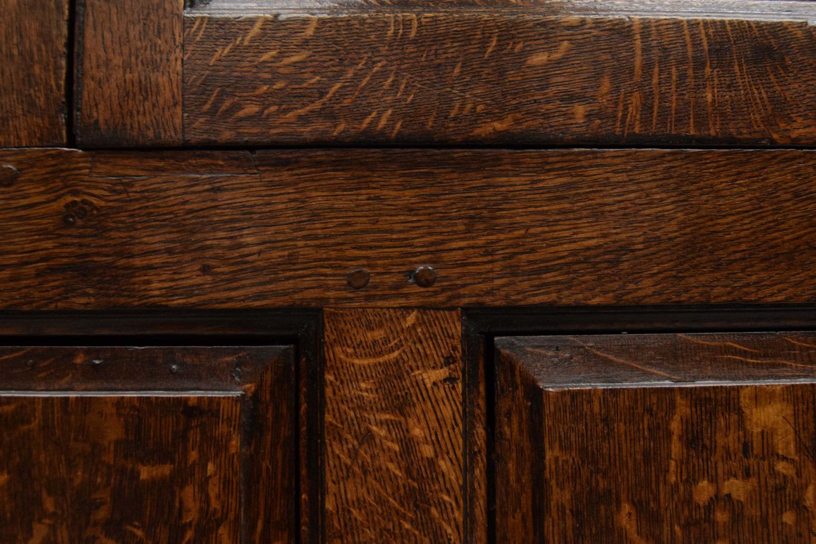 photo vintage An Early 18th Century Oak Housekeepers Cupboard / Cabinet