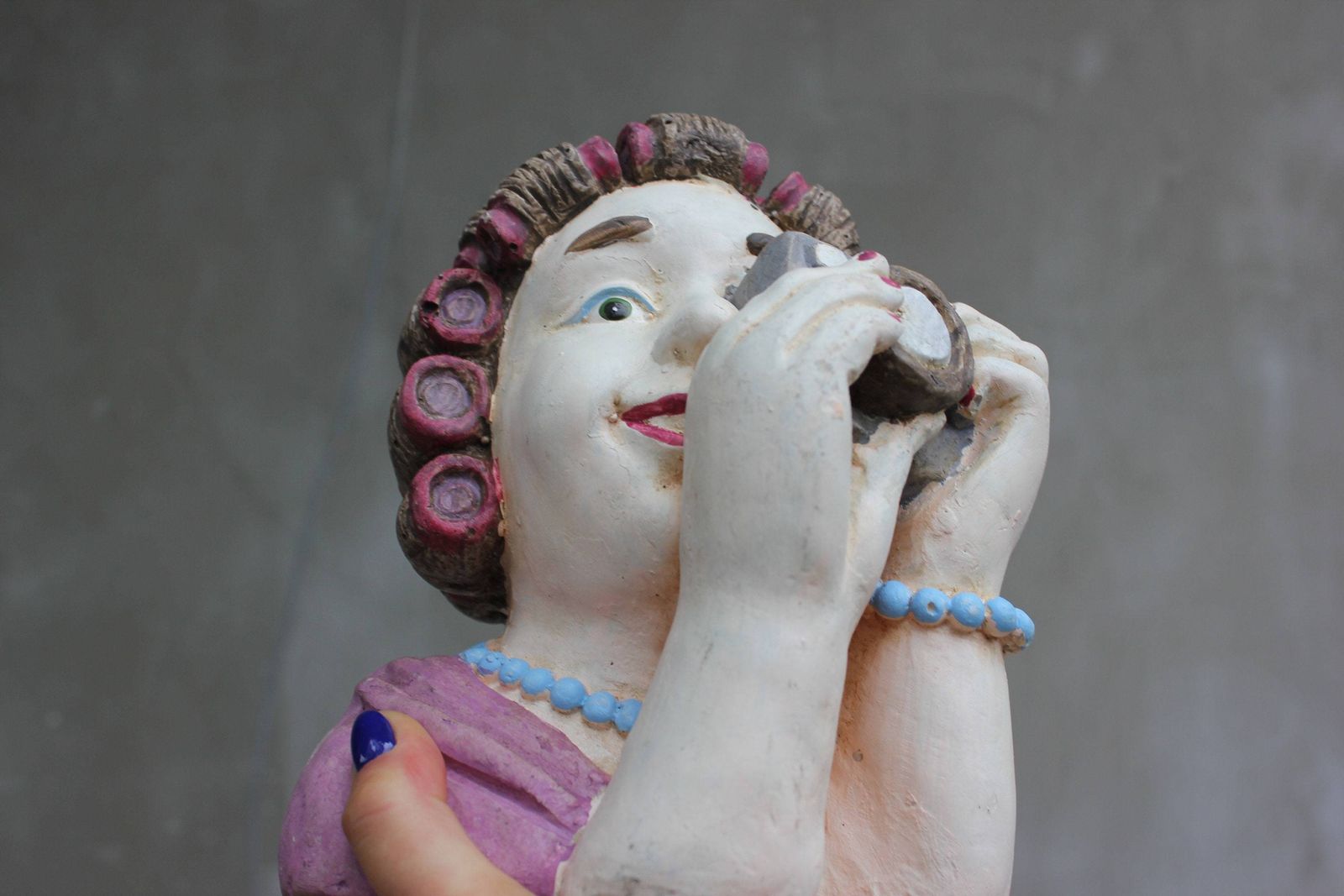 Paparazzi Woman Statue Cute Gossip Lady With Camera Gypsum Figurine Christmas Gift For Friends photo vintage