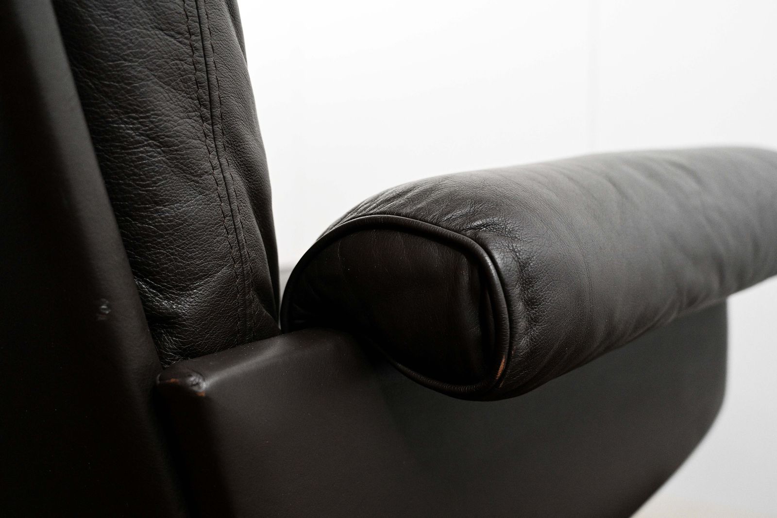 De Sede Ds 31 Armchair With Matching Foot Rest photo vinterior