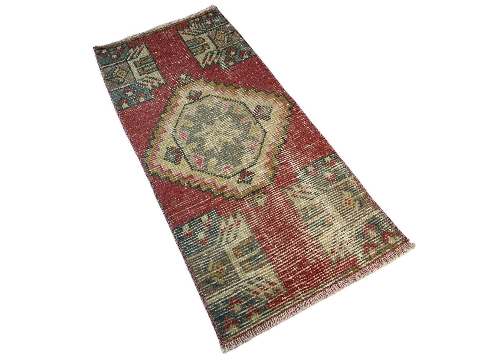 photo furniture Traditional Turkish Anatolian Rug , Vintage Anatolian Turkish Rug 98 X 45 Cm