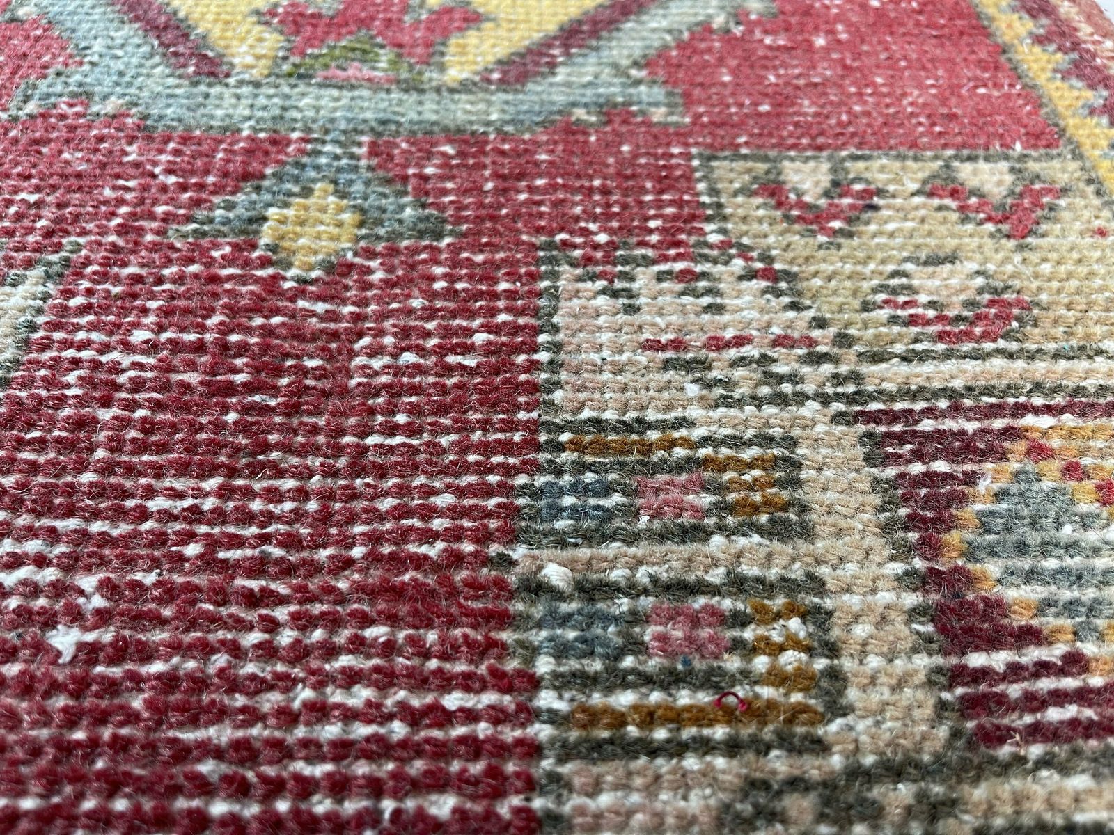 photo furniture Traditional Turkish Anatolian Rug , Vintage Anatolian Turkish Rug 102 X 53 Cm