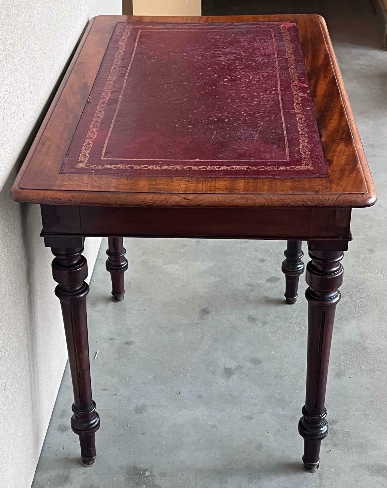 Table d'appoint rustique espagnole en pin, deux tiroirs et plateau en cuir photo vinterior