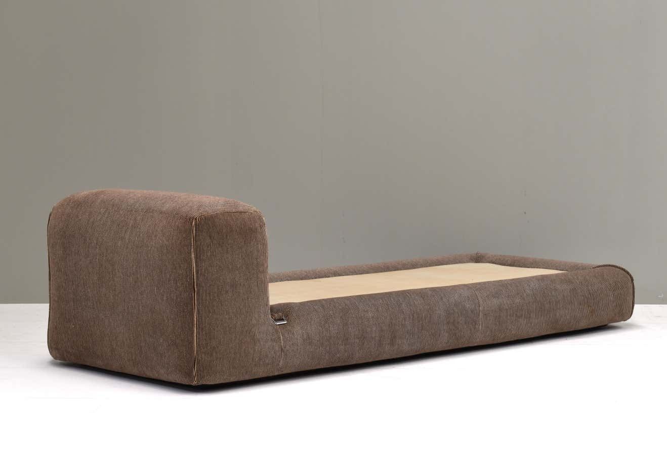 Mario Bellini Le Mura Daybed In Original Mohair Velvet, Italy, 1972 photo Furniture