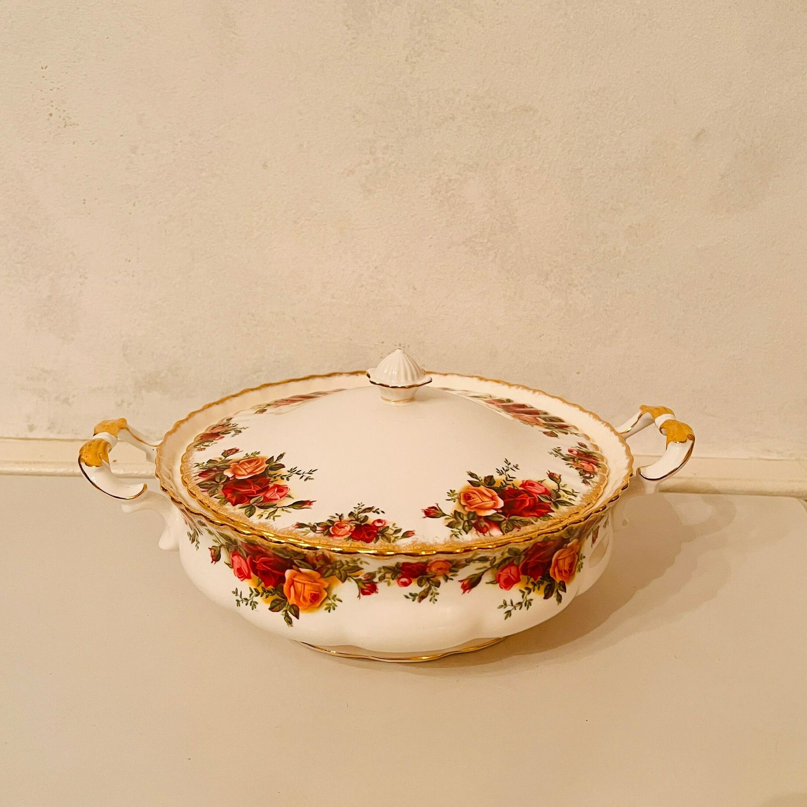 Zeldzaam: Royal Albert Old Country Roses Terrine, Deck Bowl, 1e Kwaliteit photo furniture
