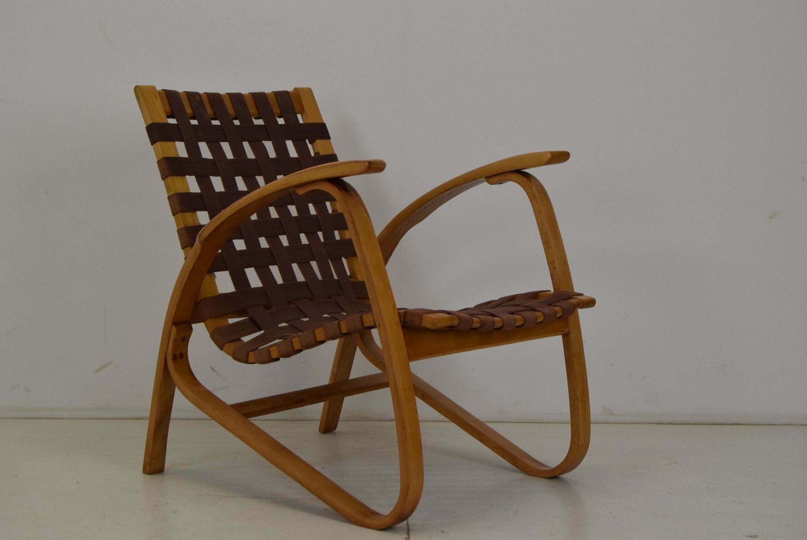 Bent Beechwood Armchair,Design Jan Vaněk,1930's. photo furniture