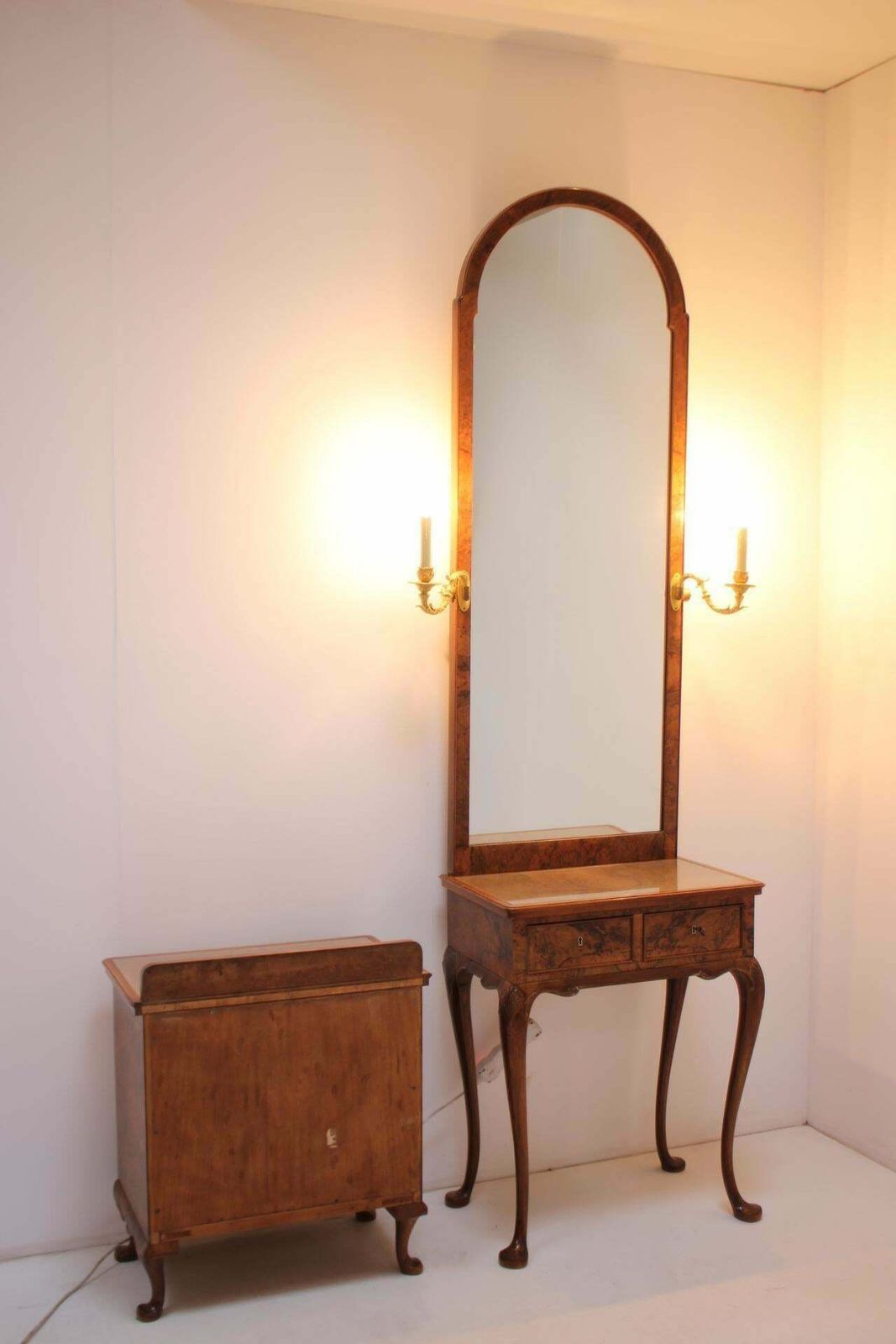 photo vintage 1920, Antique Makeup Vanity With Cabinet, Czechoslovakia