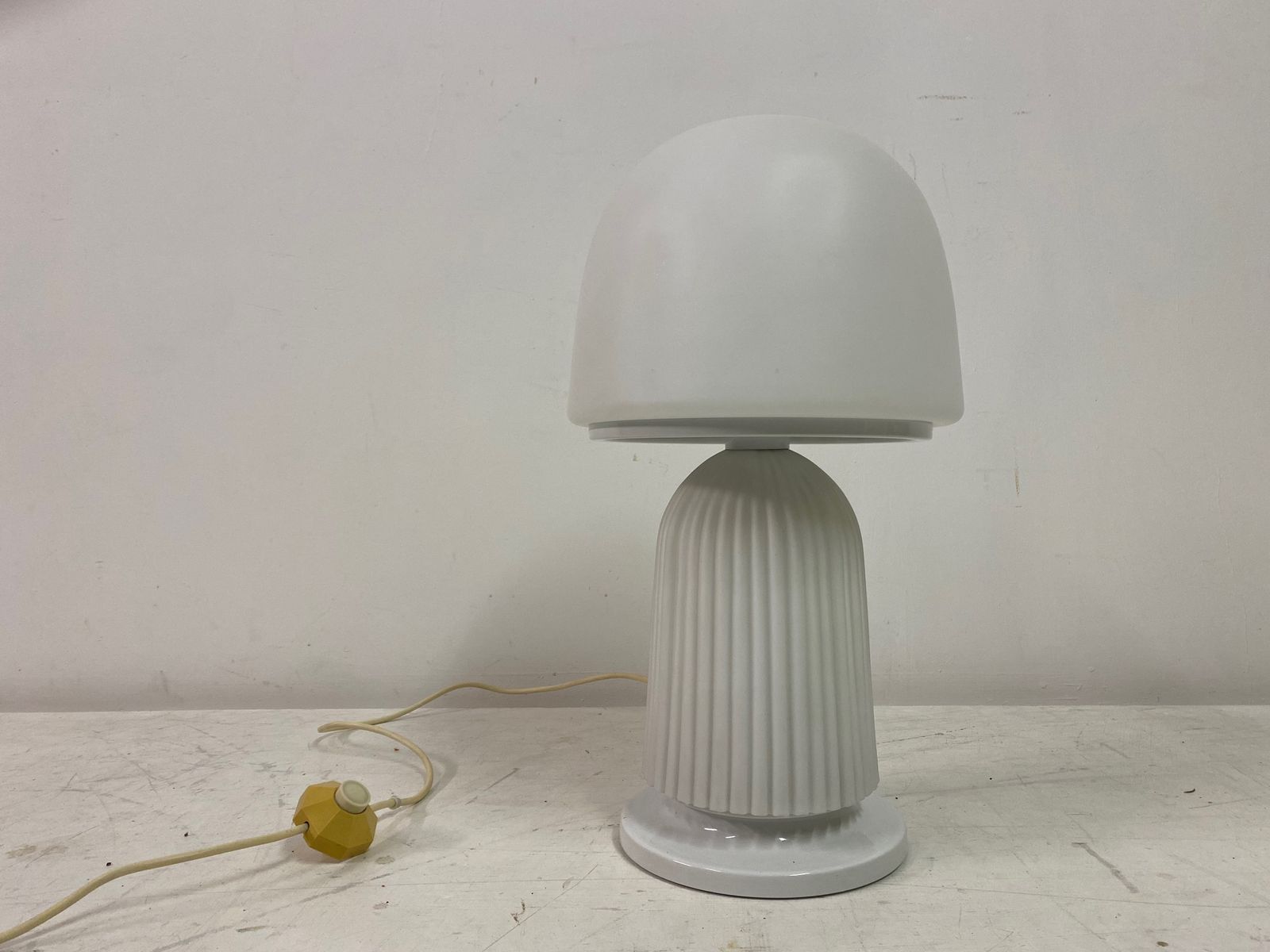 photo vinterior 1970s Italian Ribbed Glass Mushroom Lamp