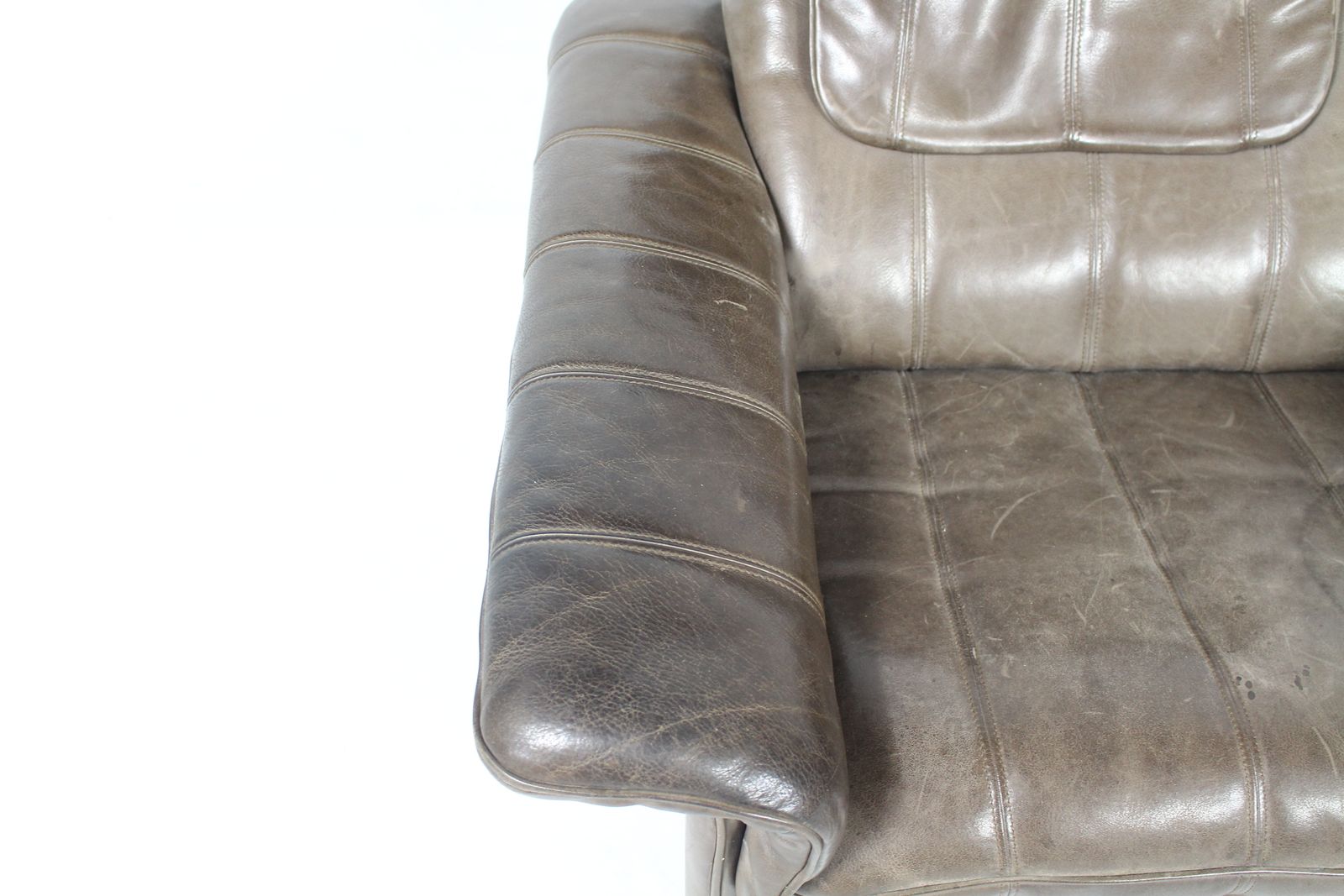 Buffalo Leather Lounge Chair By De Sede Of Switzerland 1970s'  photo 820.0