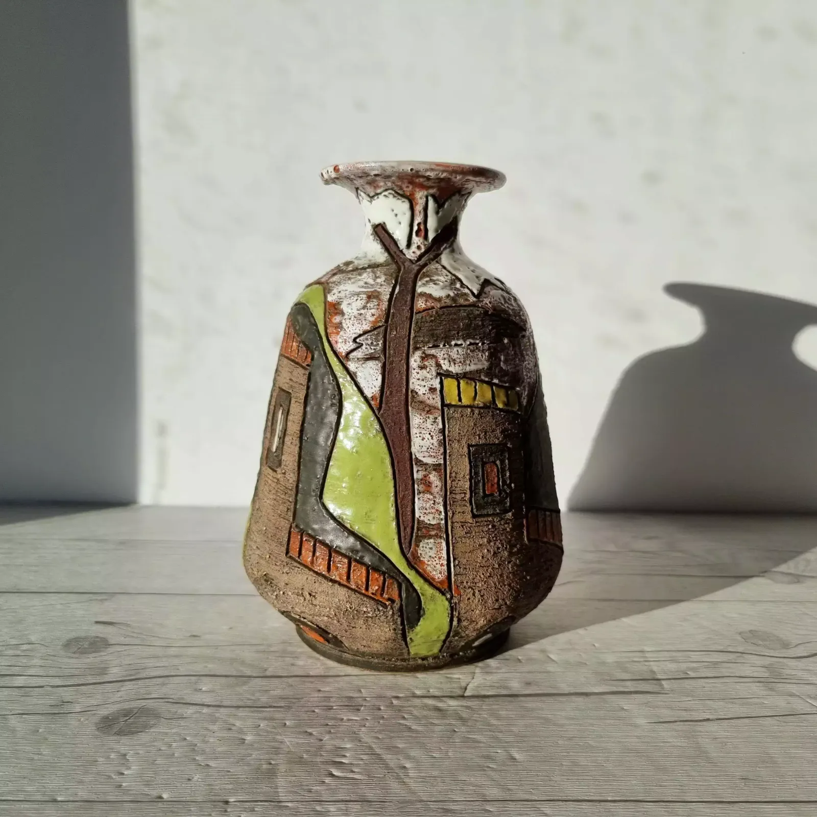 435.0 Fratelli Fanciullacci, Stylised Town Series, Sgraffito On Clay, Gloss And Lava Glaze Décor Vase photo