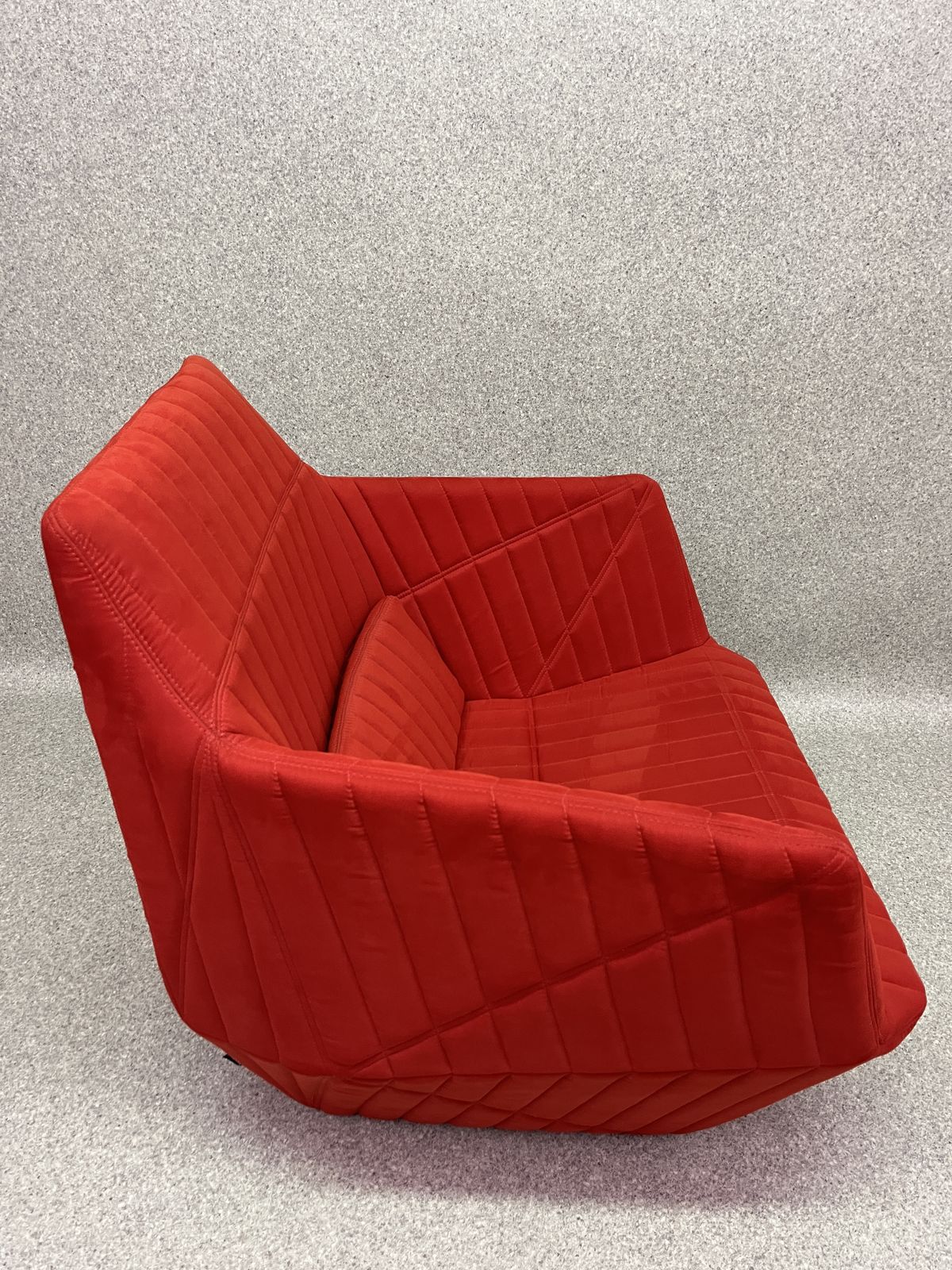 photo furniture Ligne Roset Red Facett Armchair Design By R. & E. Bouroullec