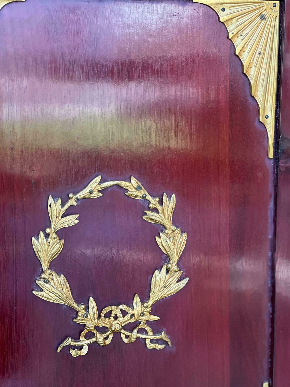 Piédestal vitrine de style Empire français à montures en ormolu, vers 1840 photo buy