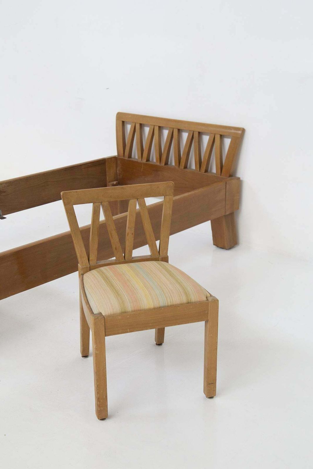 photo furniture Ugo Carrà Mid Century Single Bed And Chair