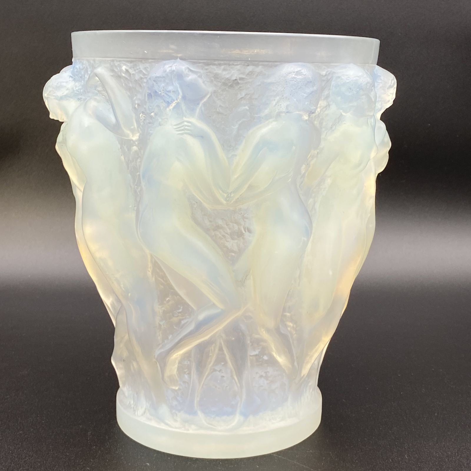 An Opalescent Bacchantes Vase By R.Lalique photo vinterior