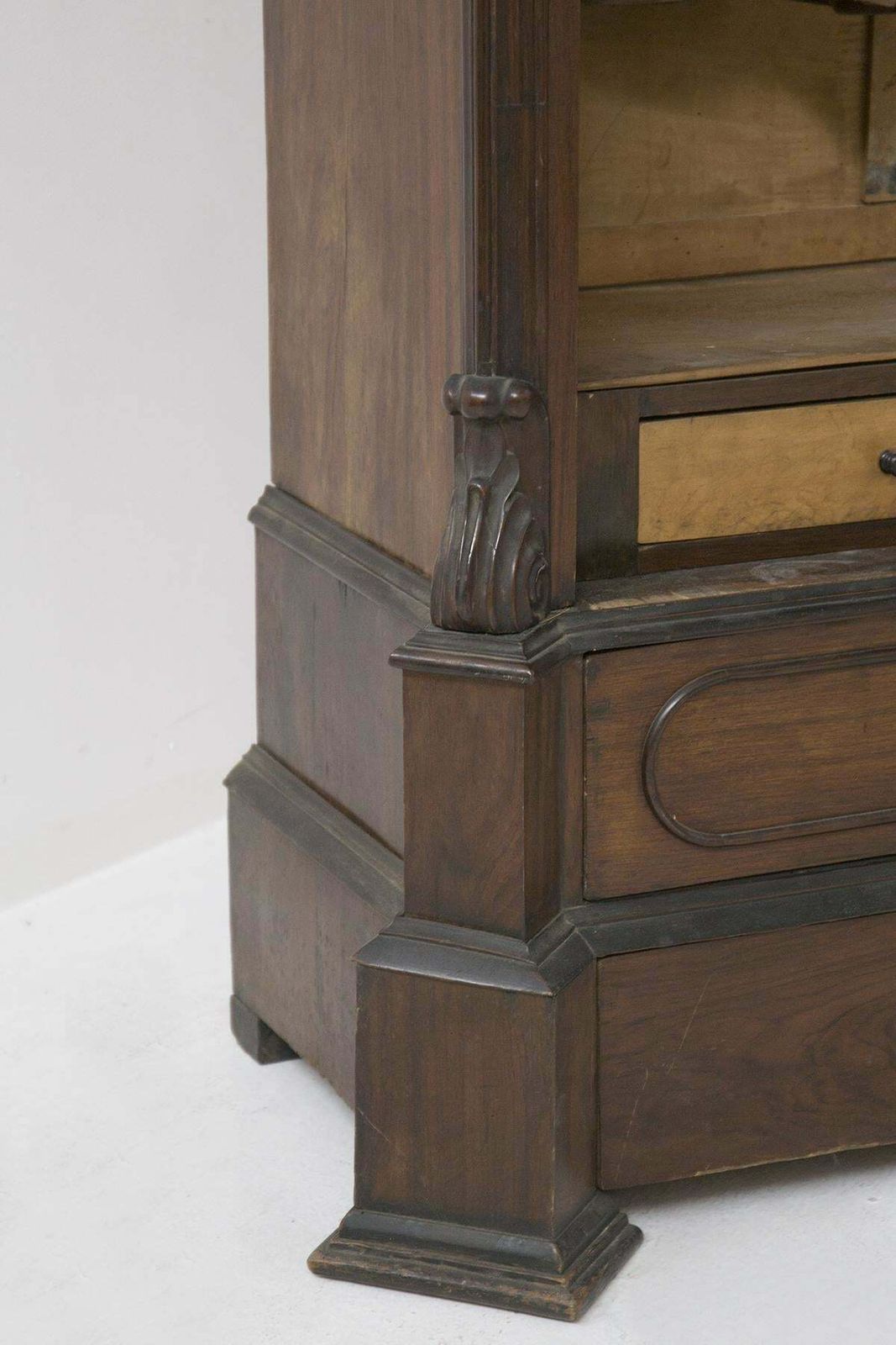 Rococò Antique Cabinet In Walnut Wood With Glass photo for sale