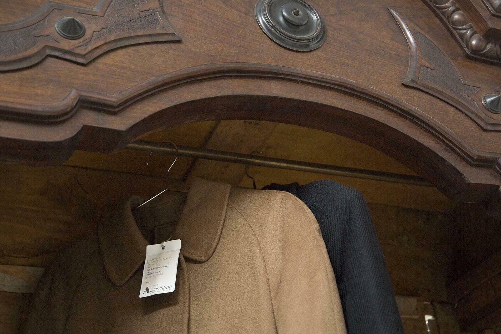 Rococò Antique Cabinet In Walnut Wood With Glass photo vinterior