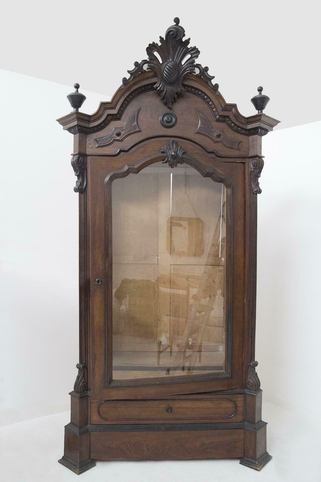 Furniture Rococò Antique Cabinet In Walnut Wood With Glass photo