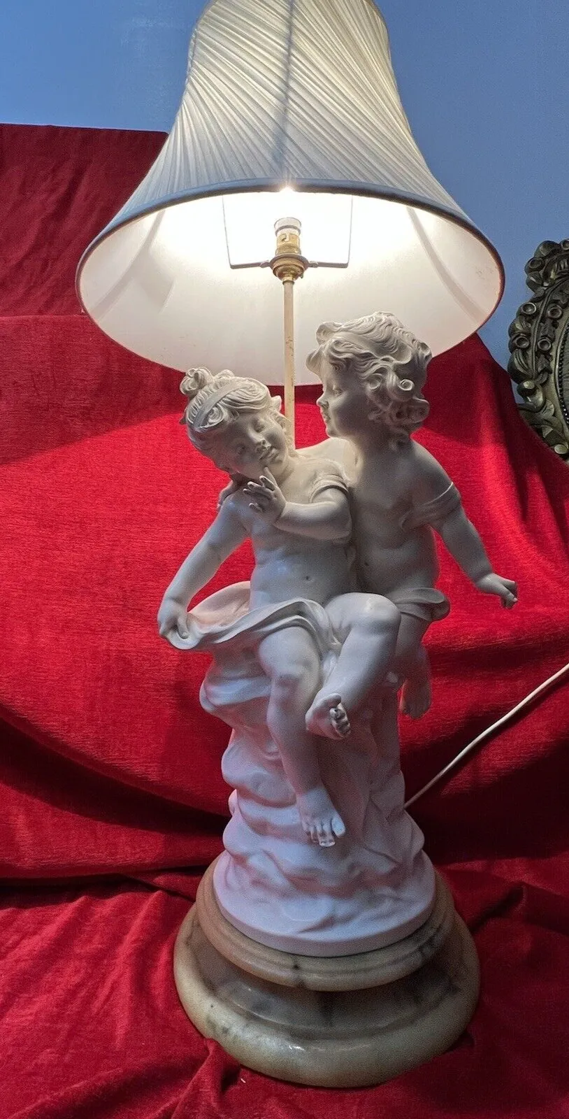 Large Hollywood Glamour Lamp Of Cherubs Set Upon Circular Onyx Base photo Lighting