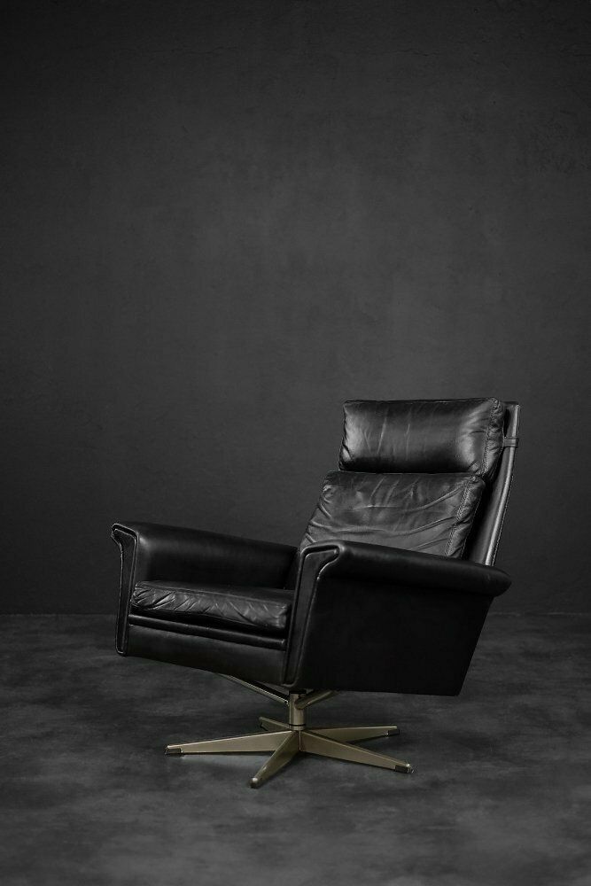 Mid Century Danish Modern Minimalist Black Leather Swivel Armchair By Georg Thams, 1960s