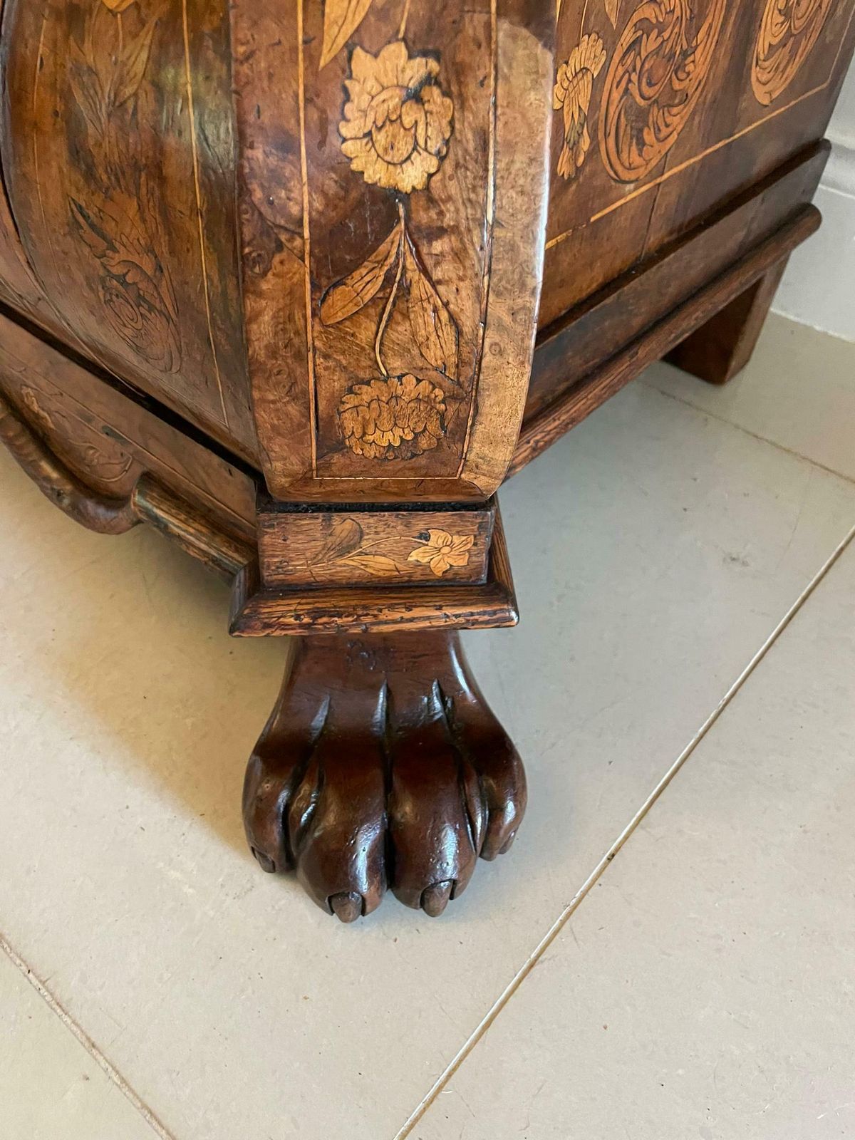 photo vinterior Outstanding Quality 18th Century Antique Dutch Marquetry Inlaid Burr Walnut Bookcase