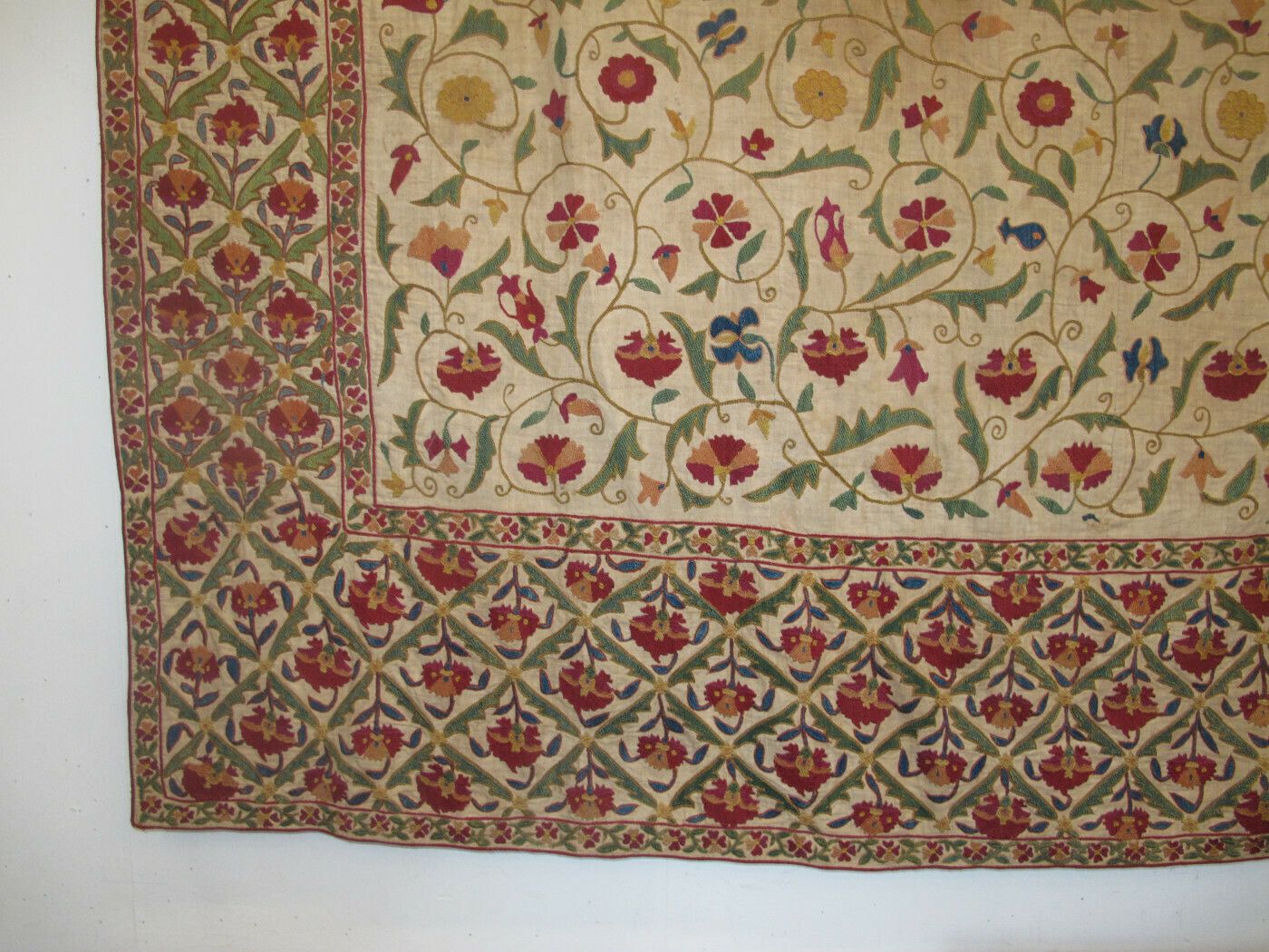 Lovely Silk Embroidered Suzani, 2.70m X 1.54m photo furniture