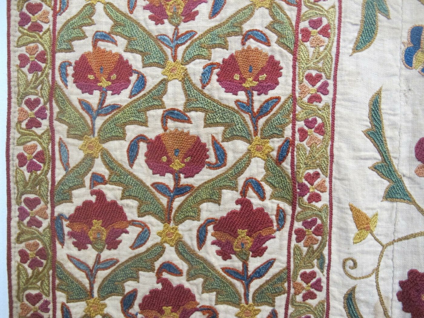 Lovely Silk Embroidered Suzani, 2.70m X 1.54m photo 6000.0