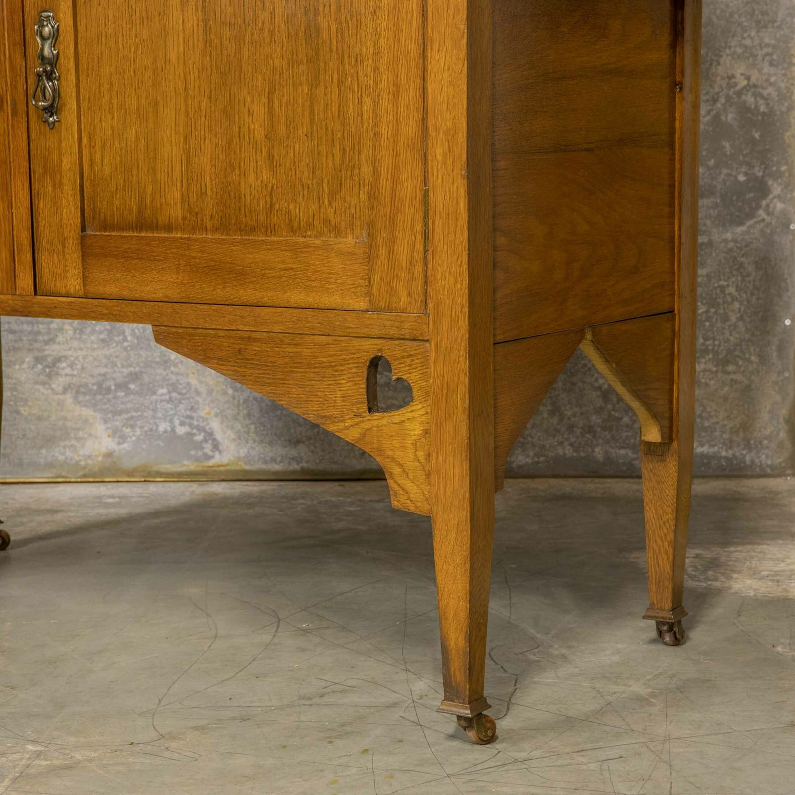 3450.0 Art And Crafts Oak Washstand photo