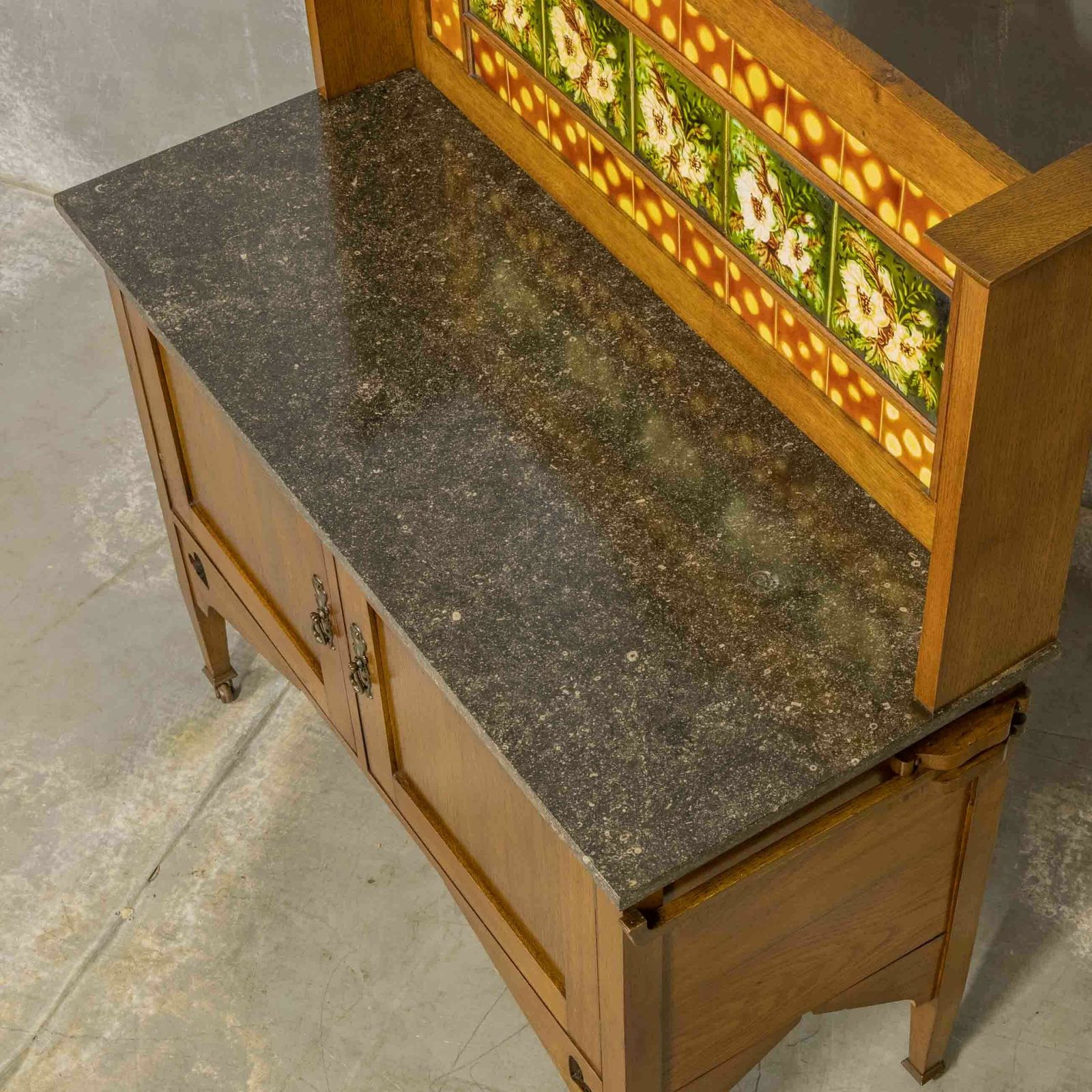 photo vinterior Art And Crafts Oak Washstand