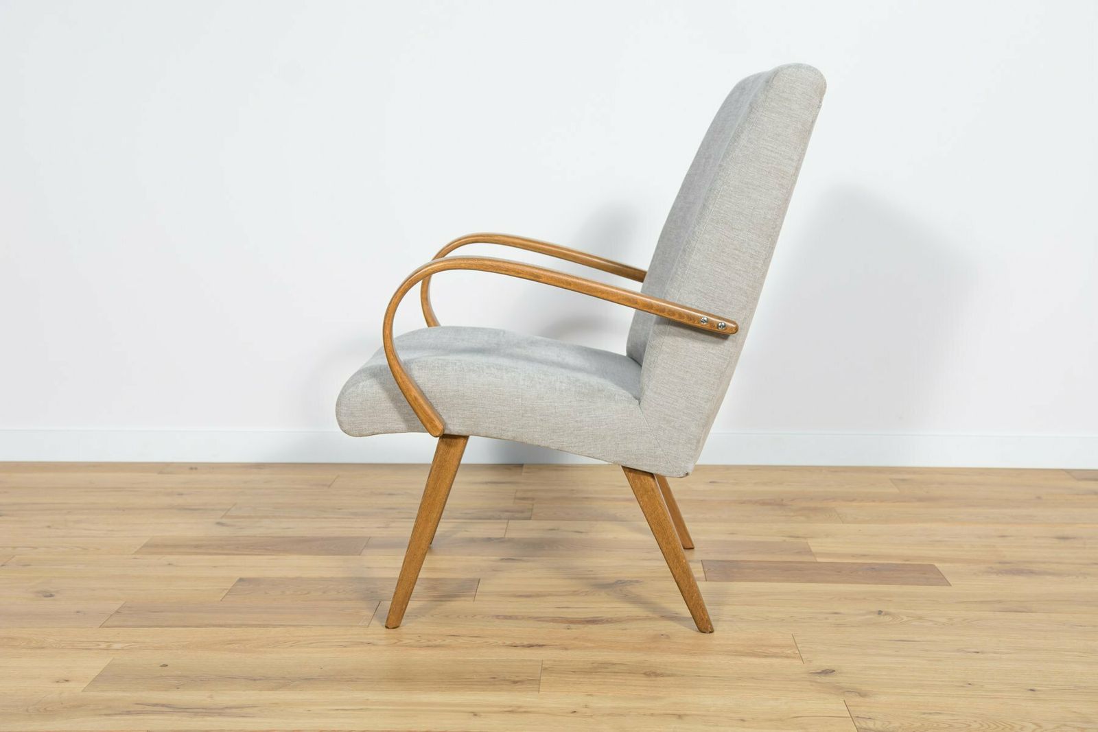 photo furniture Model 53 Armchairs By Jaroslav Smidek For Ton 1960s Set Of 2