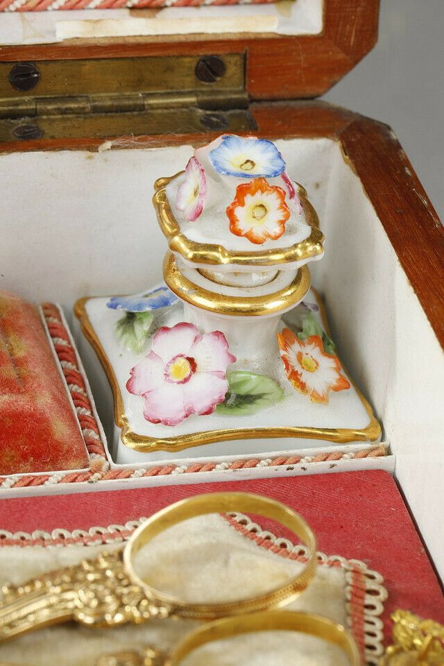 Sewing Box In Rosewood Veneer, Gold And Silver, Restoration Period photo vinterior