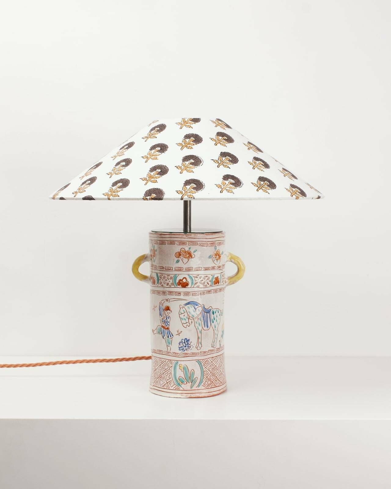 1690 Ceramics Famille Verte Pair Of Lamps With Nón Lá Shade photo furniture