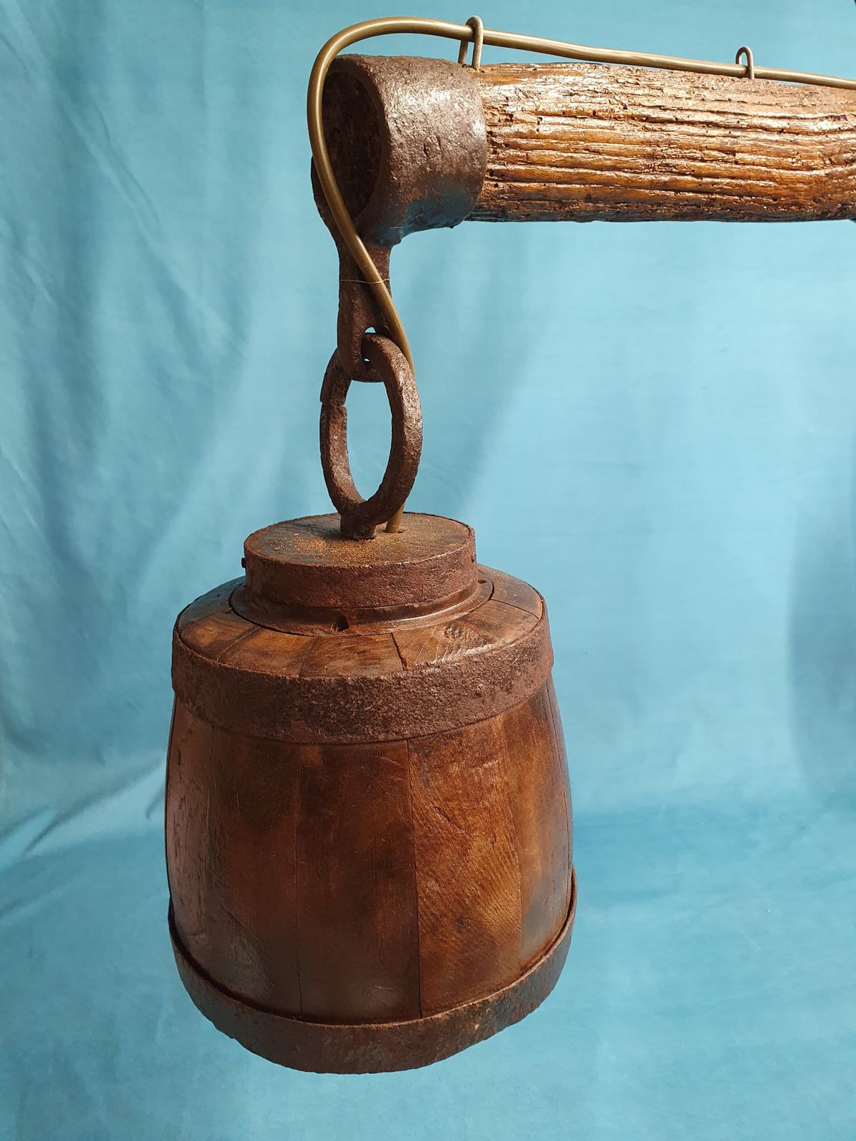 Unusual Wooden Lights In The Style Of Yolks photo 475.0