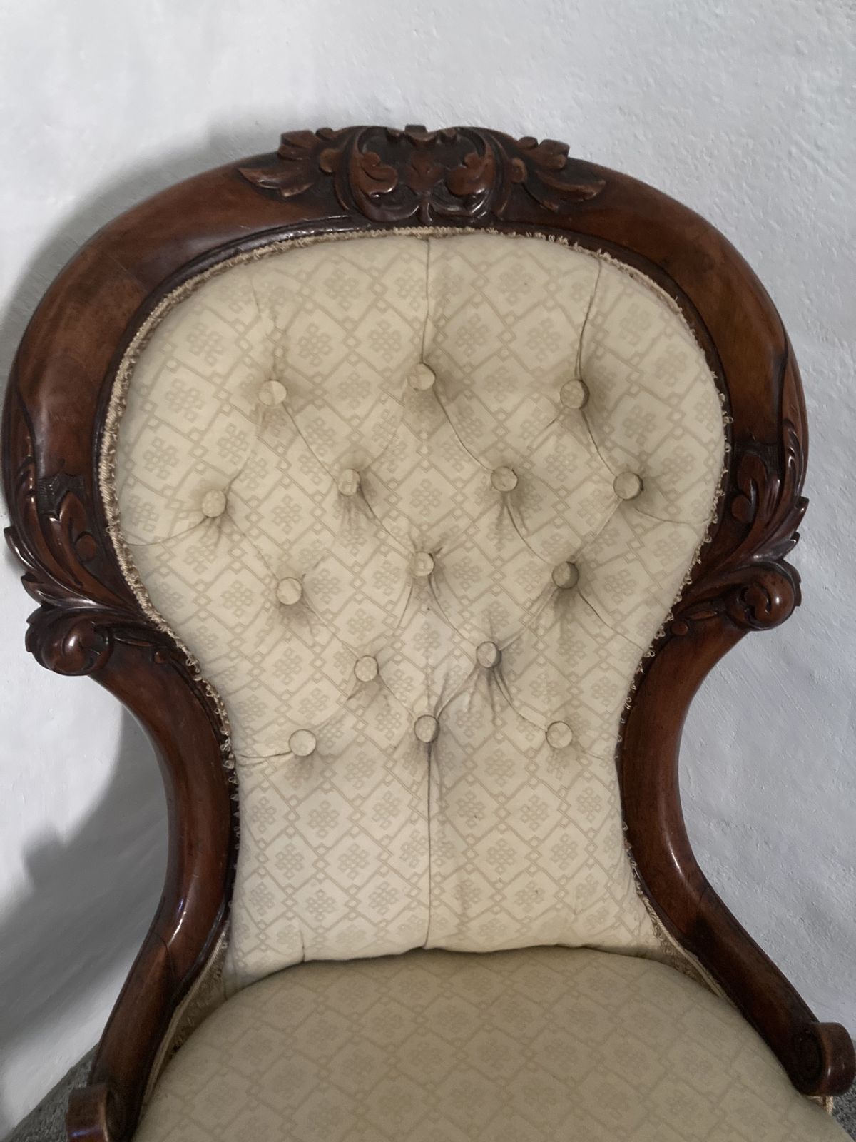 photo furniture Victorian Buttoned Back Nursing Chair